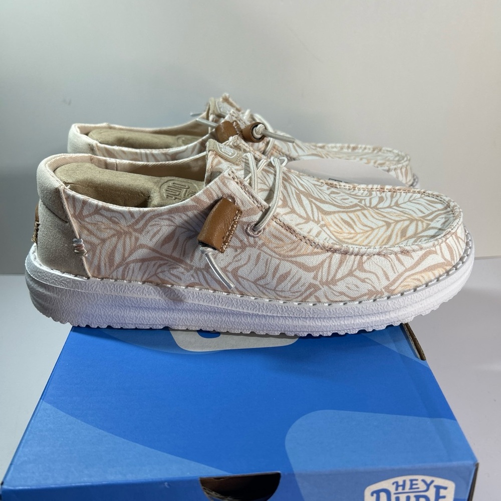 Hey Dude Wendy Light Pink Tropical Womens Sz 5  Slip On Shoes Brand New In Box - Picture 10 of 13